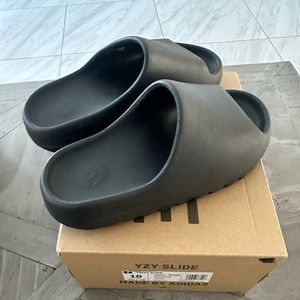 YZY x Adidas Slide Onyx size 10
